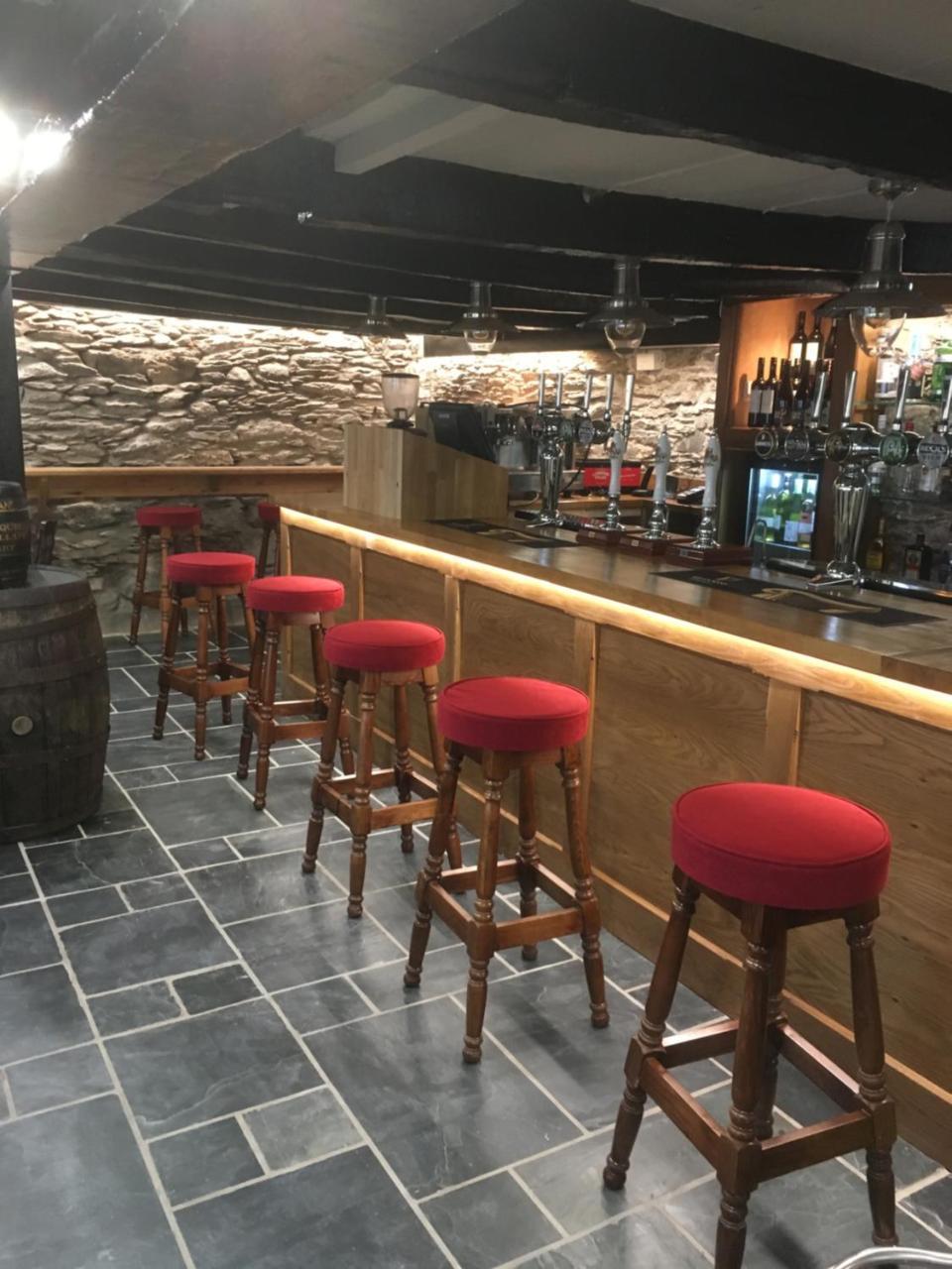 The Noughts And Crosses Inn ポルペロ エクステリア 写真